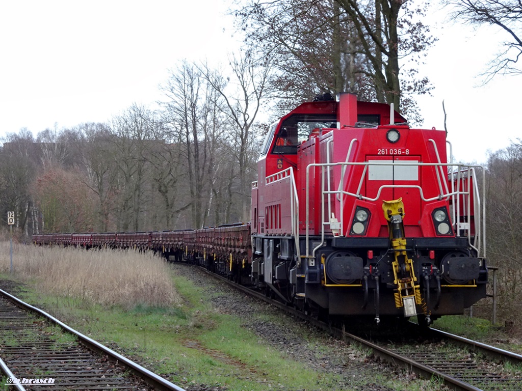 gravita 261 036-8 stand mit einen ganzzug im bahnhof von glinde,18.03.19