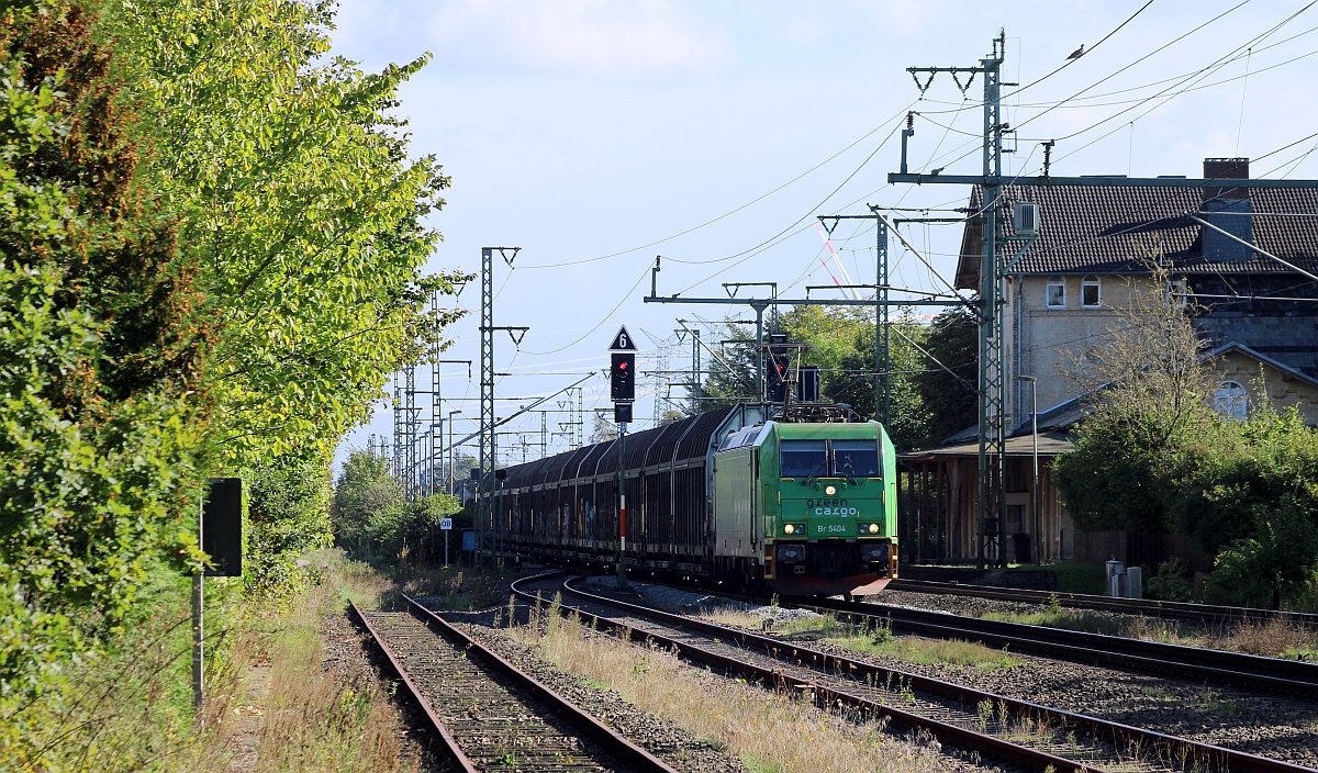 GreenCargo Br 5404 mit dem L-Wagen Zug oder Volvo Zug nach Schweden. Jübek 30.09.2021
