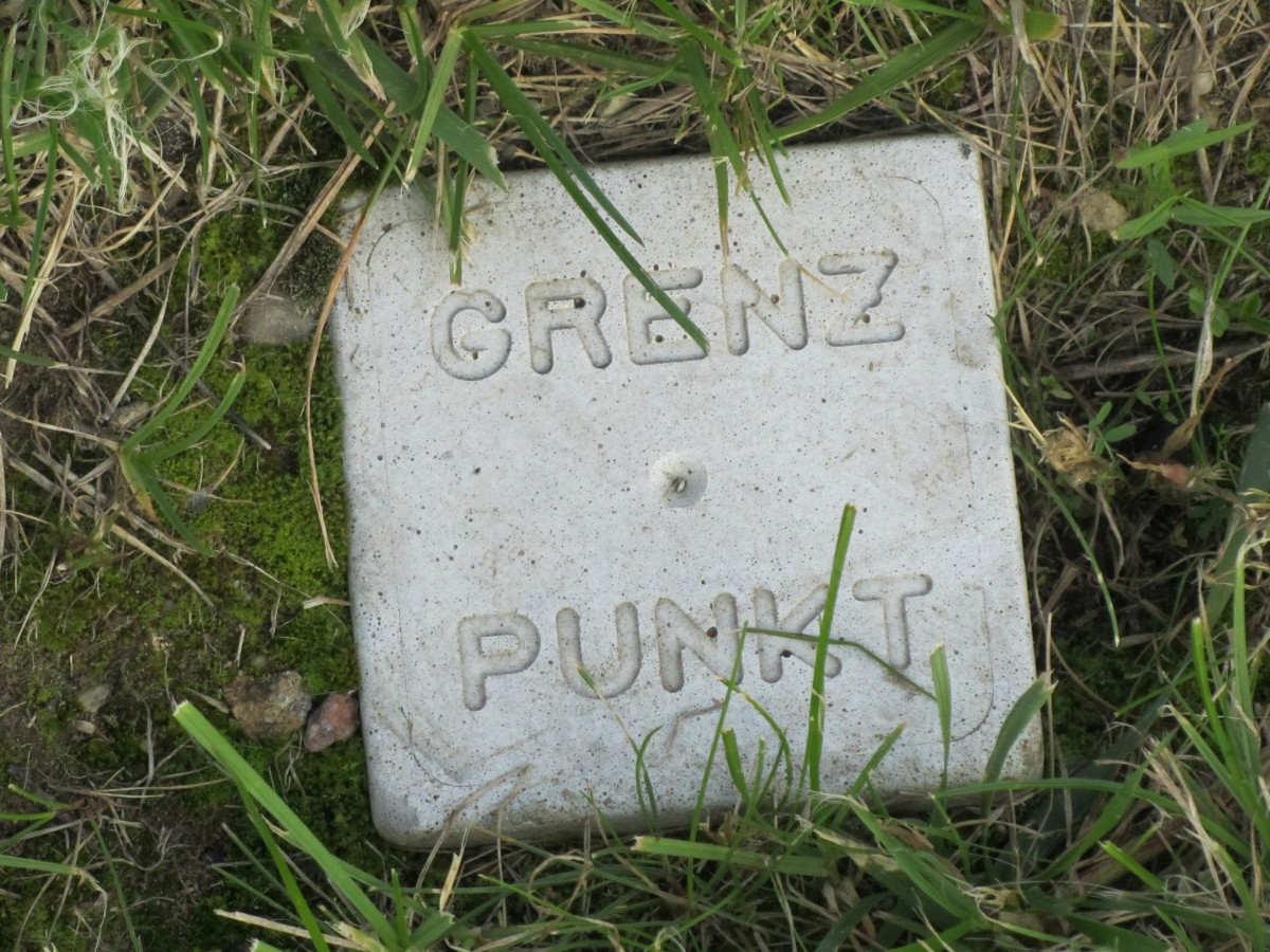 Grenzpunkt am 05.10.2014 im Bahnhof Laucha. (Foto: Dieter Thomas)