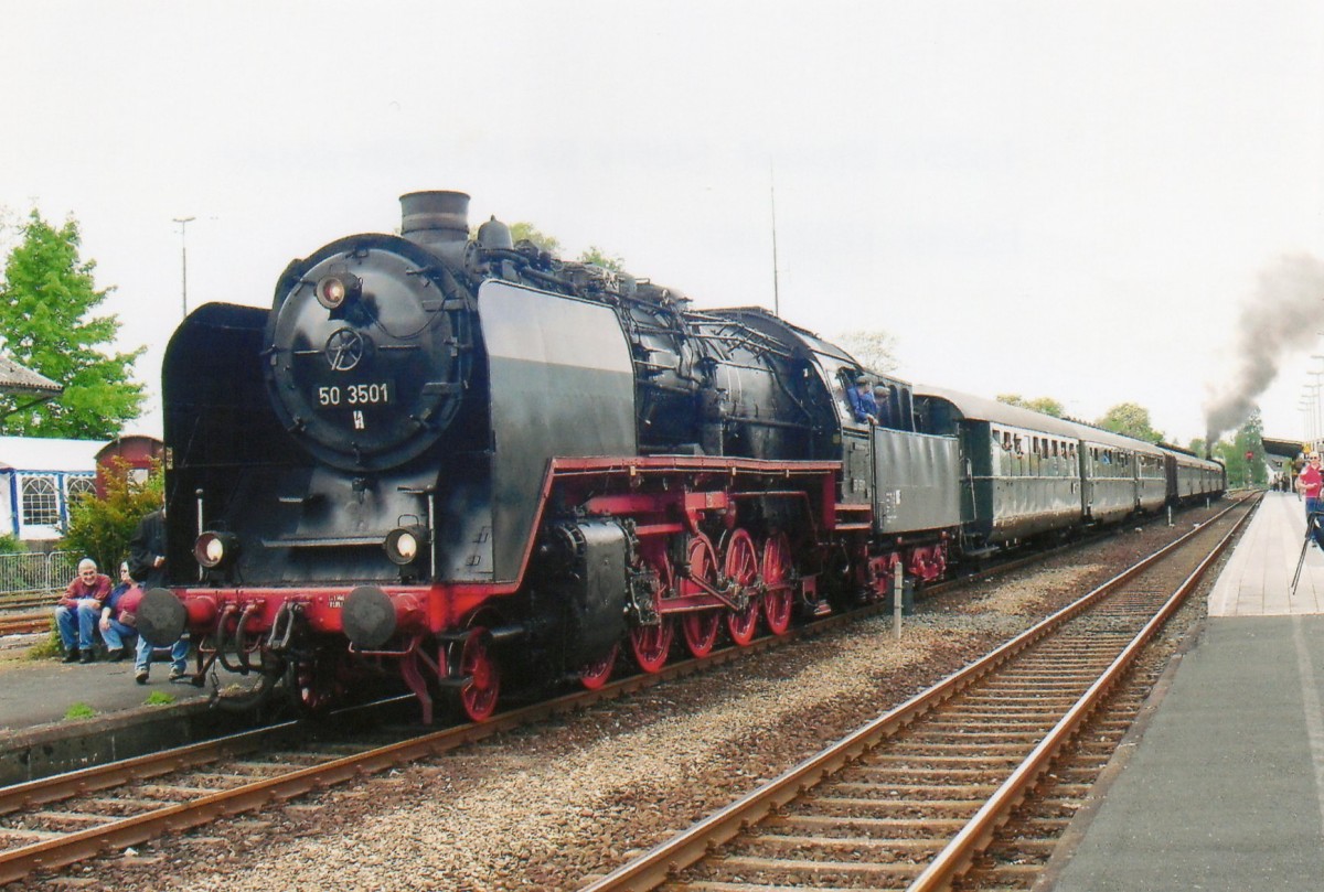 Gross-Ohr 50 3501 steht am 23 Mai 2010 in Neuenmarkt-Wirsberg.