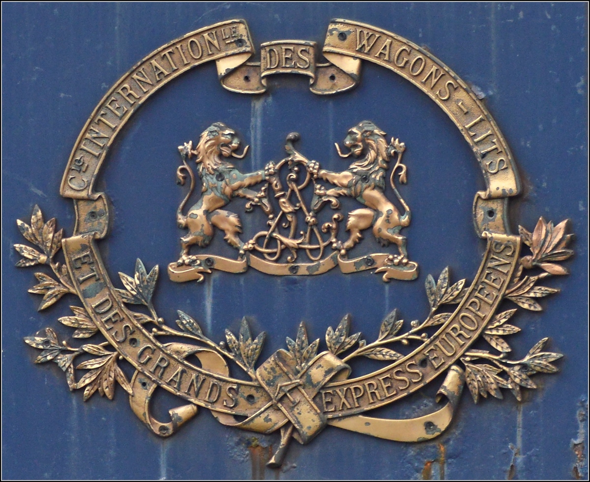 Gusseisernes Emblem an Pullmannwagen Nr. 4161 D. Sulgen, April 2014.