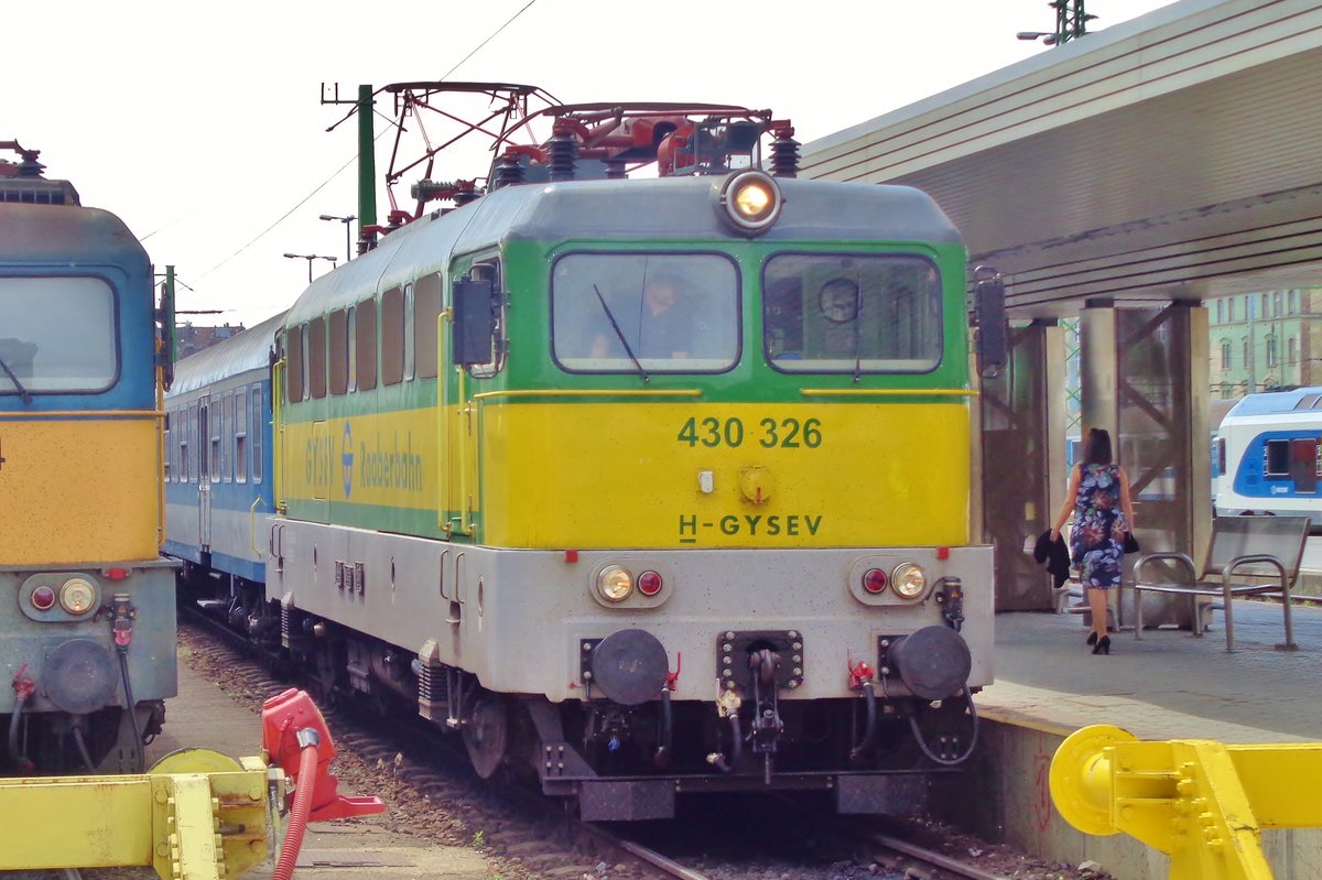 Gy7SEV 430 326 steht am 11 September 2018 in Budapest-Del. 