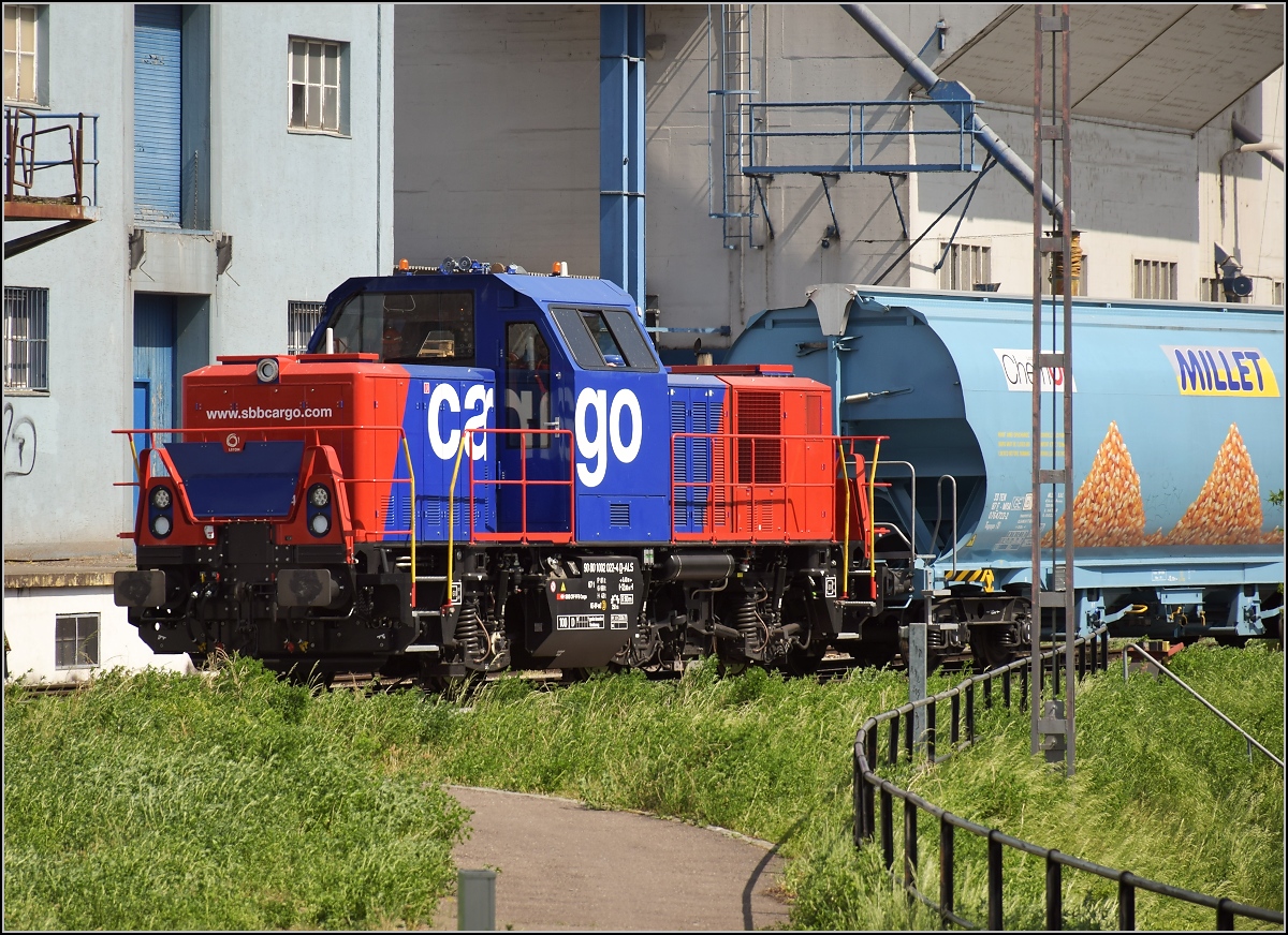 Hafenbahn Kleinhüningen. Die neue Hybridlok der SBB mit deutscher NVR-Nummer 90 80 1002 022-4 D-ALS. April 2018.