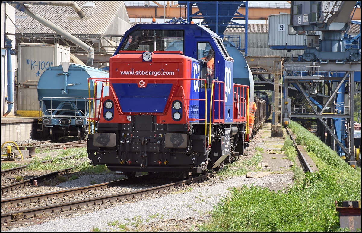 Hafenbahn Kleinhüningen. Die neue Hybridlok der SBB mit deutscher NVR-Nummer 90 80 1002 022-4 D-ALS. April 2018.