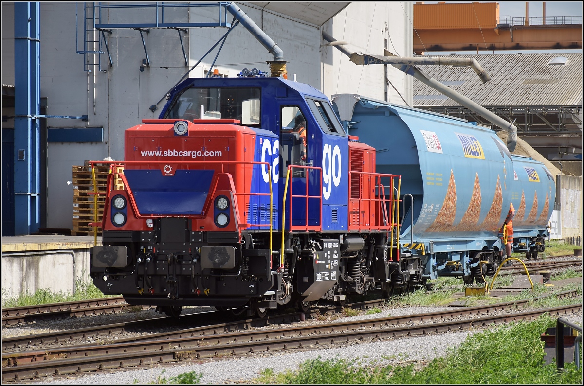 Hafenbahn Kleinhüningen. Die neue Hybridlok der SBB mit deutscher NVR-Nummer 90 80 1002 022-4 D-ALS. April 2018.