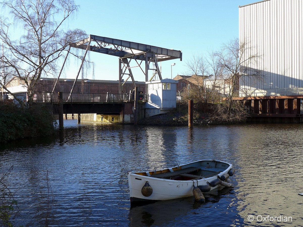 Hamburg-Harburg, Holzhafen-Klappbrücke.