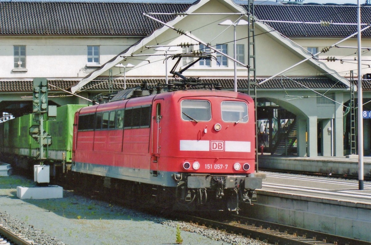 Hanggartner mit 151 057 in Darmstadt Hbf am 27 Mai 2007.