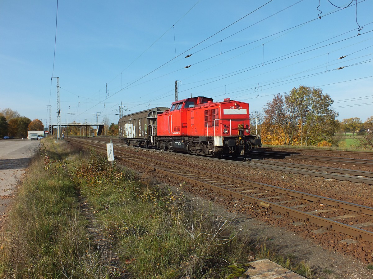 Hart an der Lastgrenze war 298 329 mit diesem Wgelchen unterwegs. Saarmund, 22.10.13