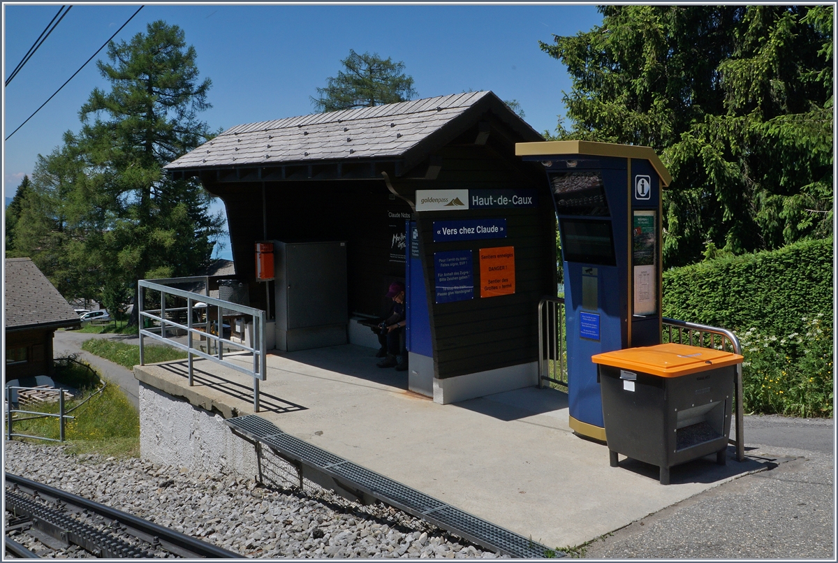 Haut de Caux  Vers chez Claude  mit der interessanten Bahnsteiglänge von etwa vier Meter.
28. Juni 2016