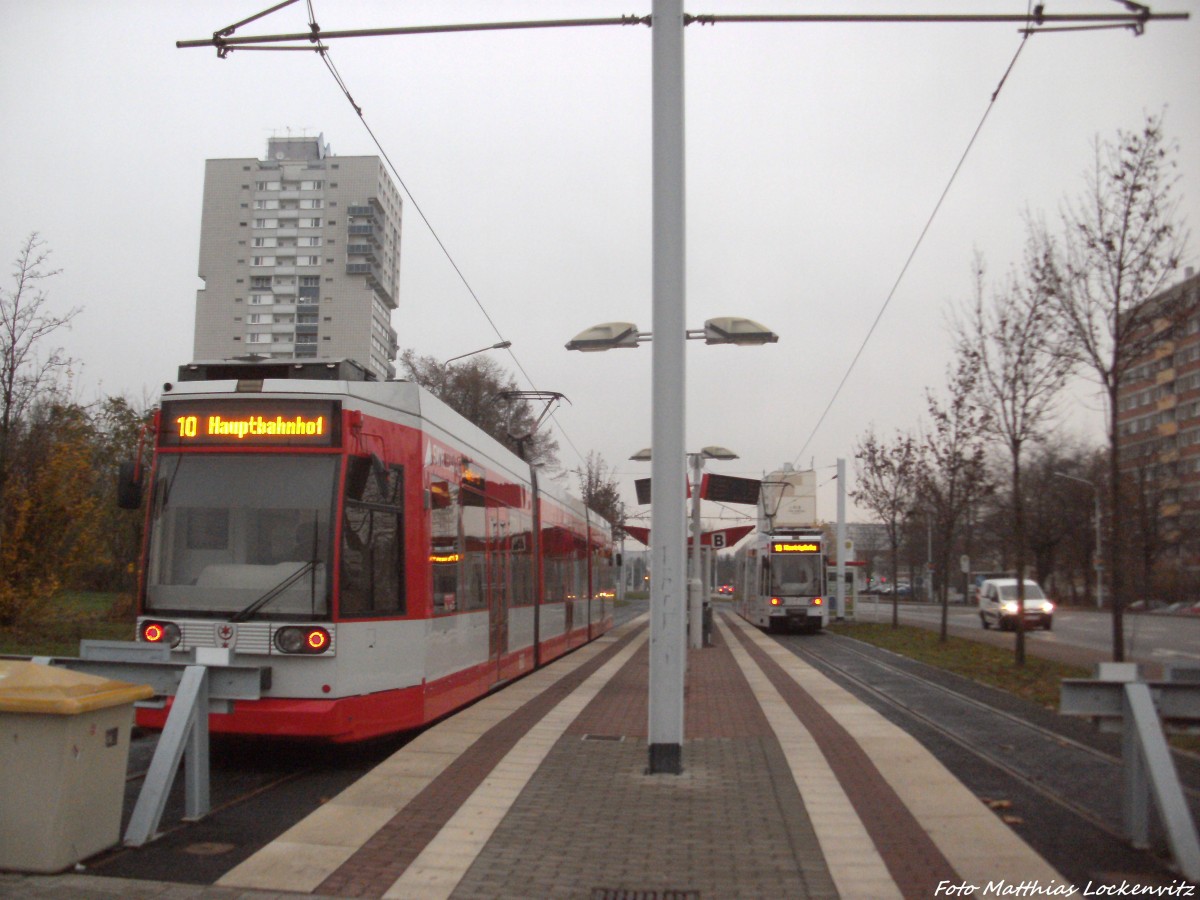 HAVAG Straenbahnen an der Endhaltestelle Gttinger Bogen am 19.11.14