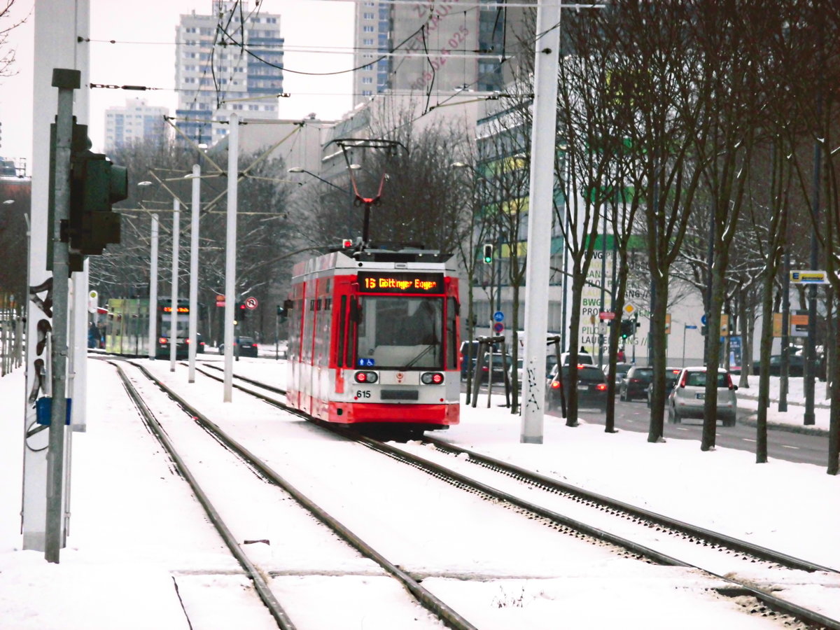 HAVAG Wagen 615 mit ziel Göttinger Bogen zwischen den Haltestellen Hyazinthenstraße und An der Feuerwache am 20.3.18