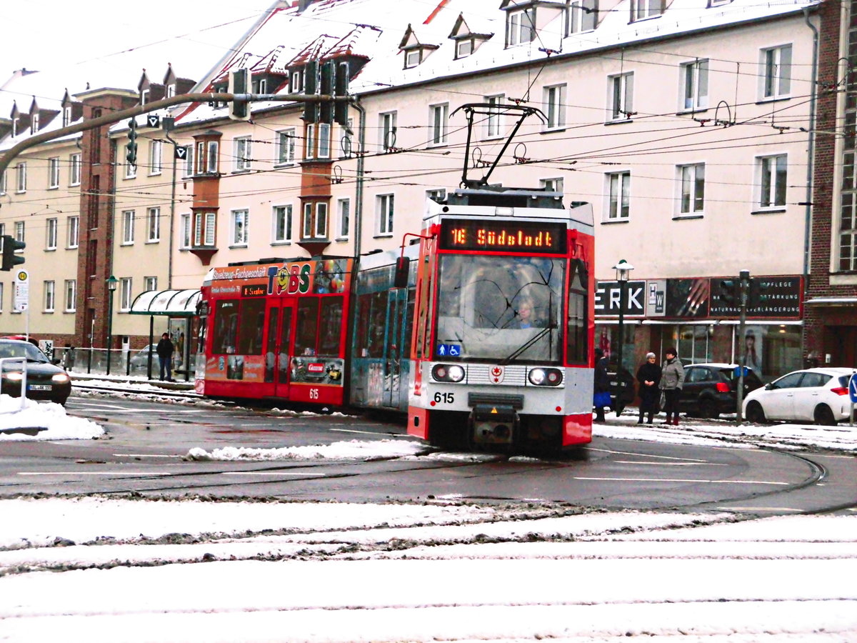 HAVAG Wagen 615 mit ziel Sdstadt beim abbiegen in die Haltestelle Vogelweide am 20.3.18