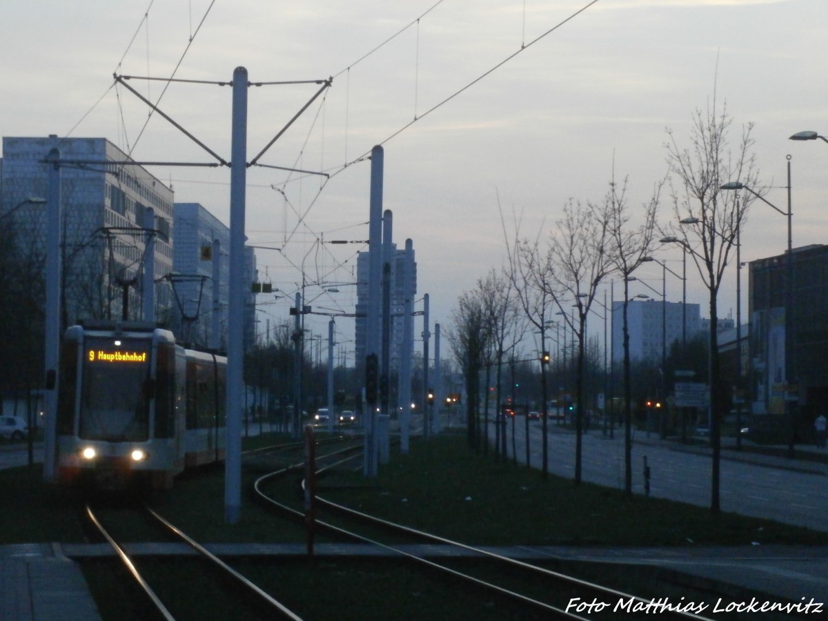 HAVAG Wagen 698 als Linie 9 mit ziel Hauptbahnhof beim einfahren in die Haltestelle S-Bahnhof Neustadt am 10.4.15