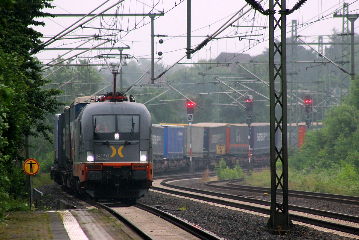 Hectorrail 242.517 mit KLV Zug festgehalten bei der Durchfahrt in Schleswig. 23.06.2017