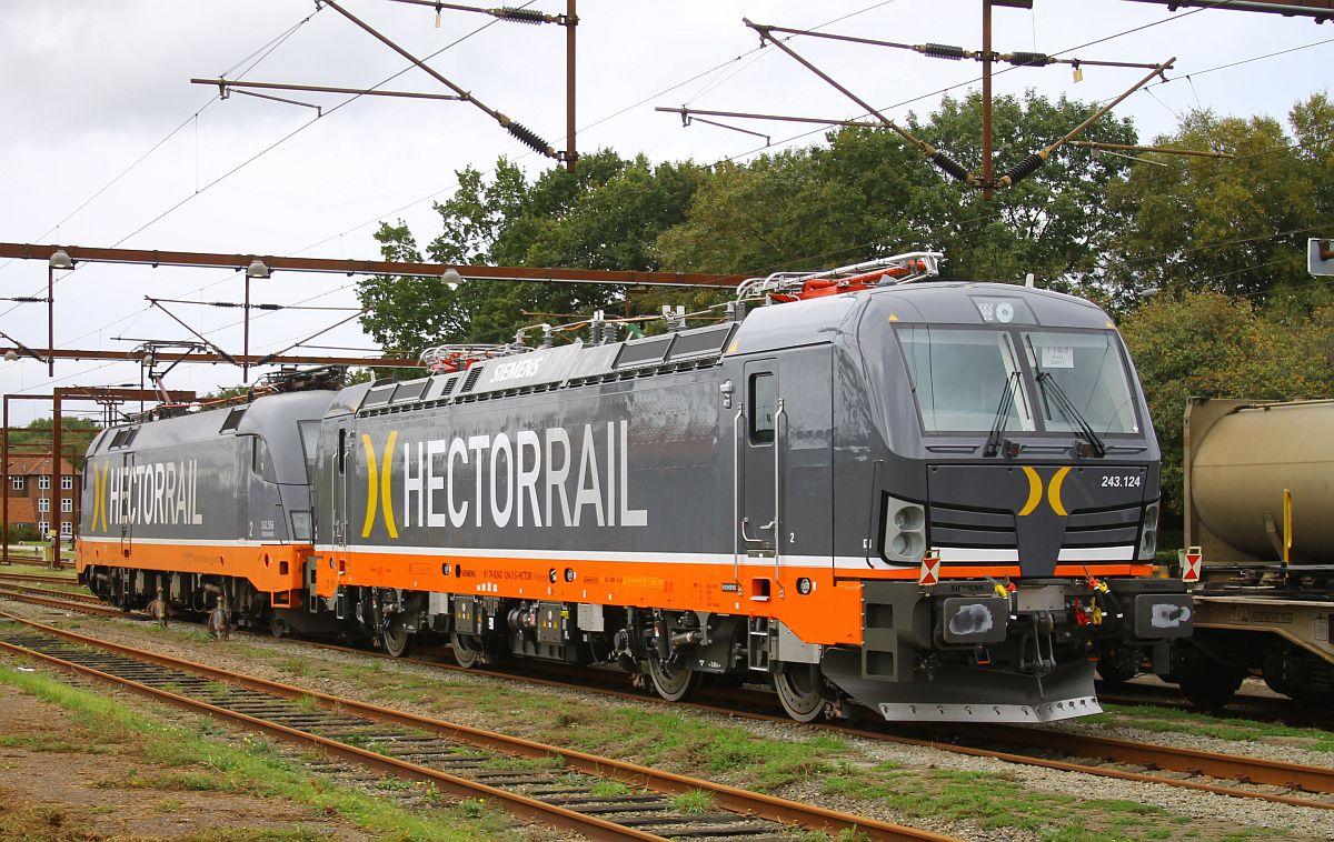 Hectorrail 243.124 mit 242.516 in der Pattburger Nordabstellung, 27.09.2022