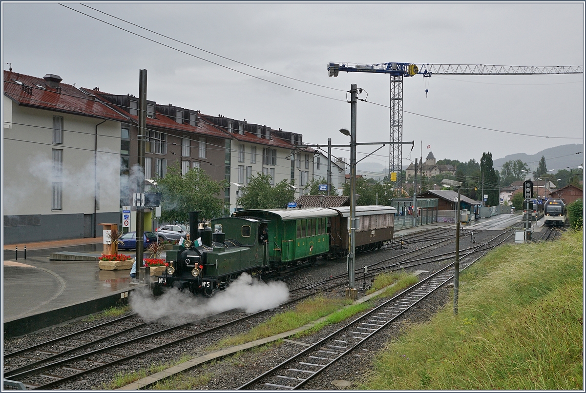 Herrlich dampfend verlässt die LEB G 3/3 N° 5 der Blonay Chamby Bahn Blonay in Richtung Chamby.

2. Aug. 2018 