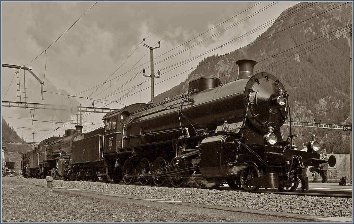 Herrliche Dampfloks in Göschenen: C 5/6 2978, die Sulgener C 5/6 2969 und etwas im Schatten der  Elefanten  die die schöne B 3/5 1367.
21. Okt. 2017