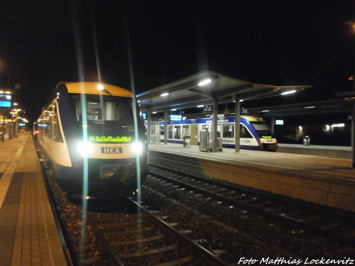 HEX VT 876 mit ziel Halle (Saale) Hbf - HEX VT 801 mit ziel Goslar (Hinter dem VT 876) & HEX VT 8XX mit ziel Magdeburg Hbf im Bahnhof Halberstadt am 21.12.14