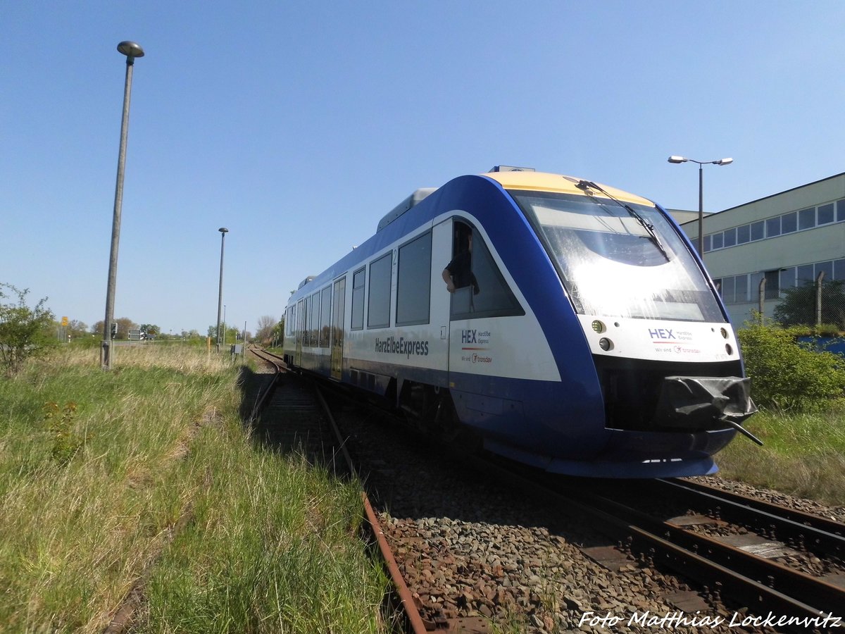 HEX VT 876 mit ziel Halle (Saale) Hbf in Bebitz am 5.5.16