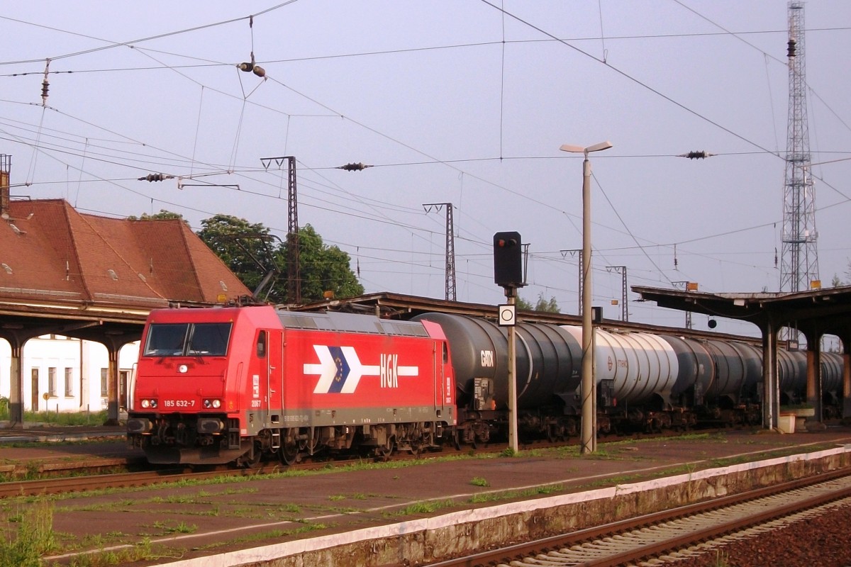 HGK 185 632 dönnert am 30 Mai 2010 durch Grosskorbetha.