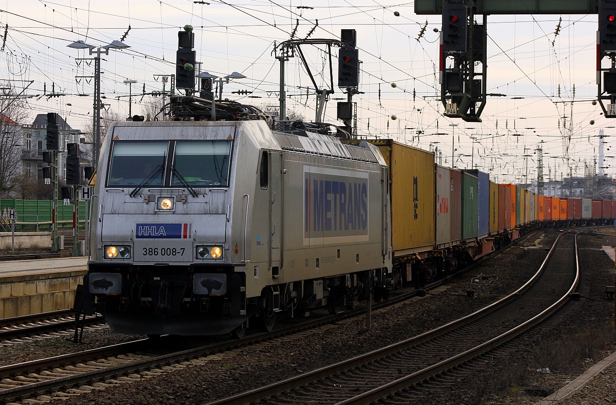 HHLA/Metrans 7 386 008-7 mit Containerzug festgehalten im Bremer Hbf. 07.03.2015