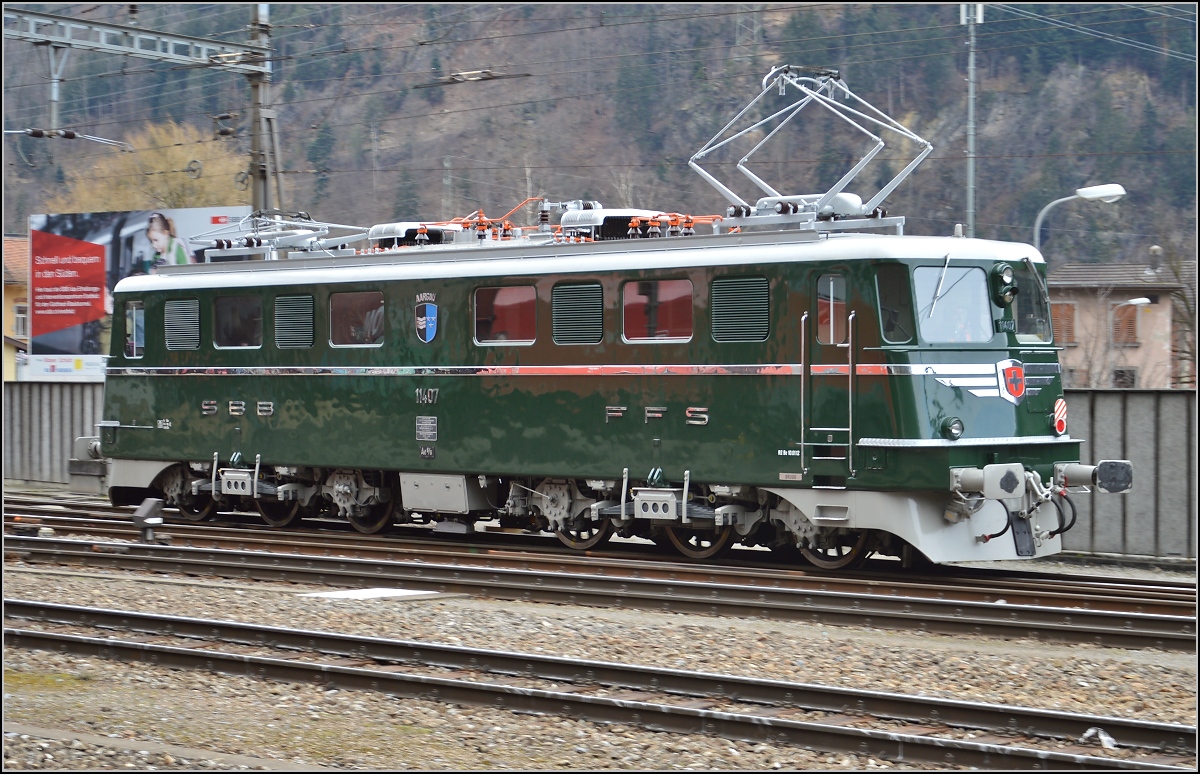 Hochglanzpolierte Ae 6/6 11407 Aargau rangiert in Erstfeld. Mrz 2015.