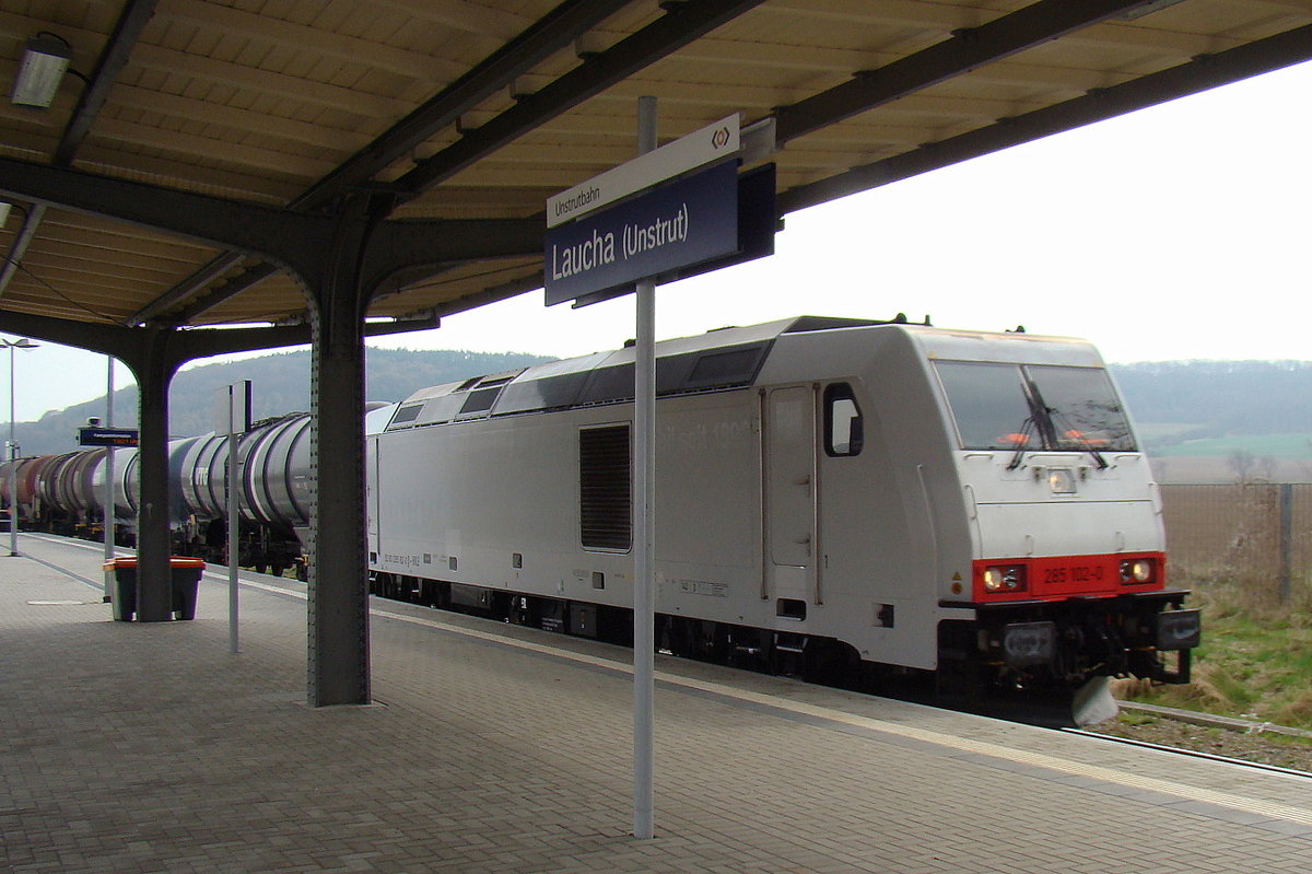 HSL 285 102-0 mit Kesselwagen nach Karsdorf, am 05.04.2016 in Laucha. (Foto: G�nther G�bel)