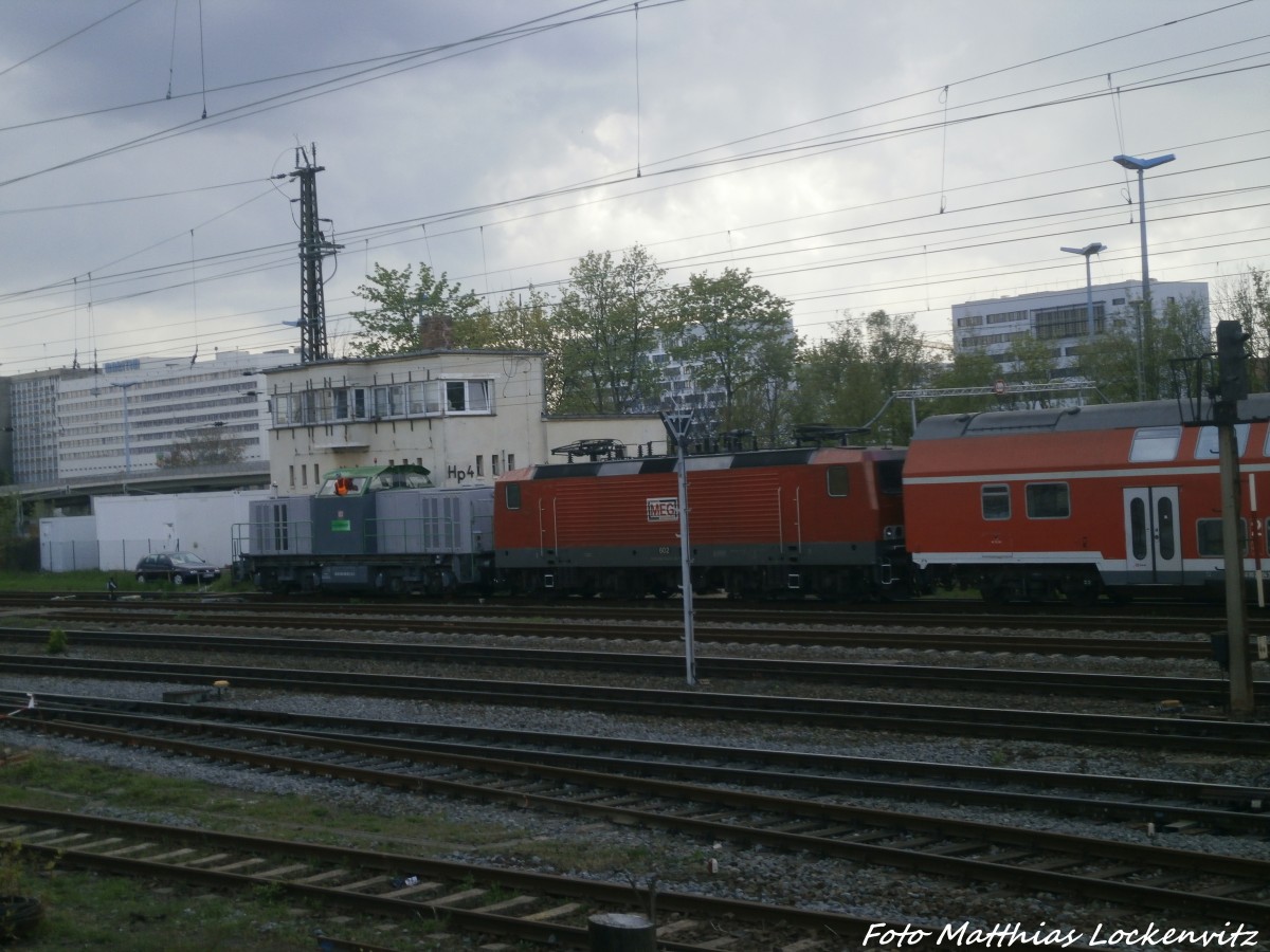 Hybrid V100  Ost  (umgebaute ex BR 202) beim rangieren im Bahnhof Halle (Saale) am 26.4.15