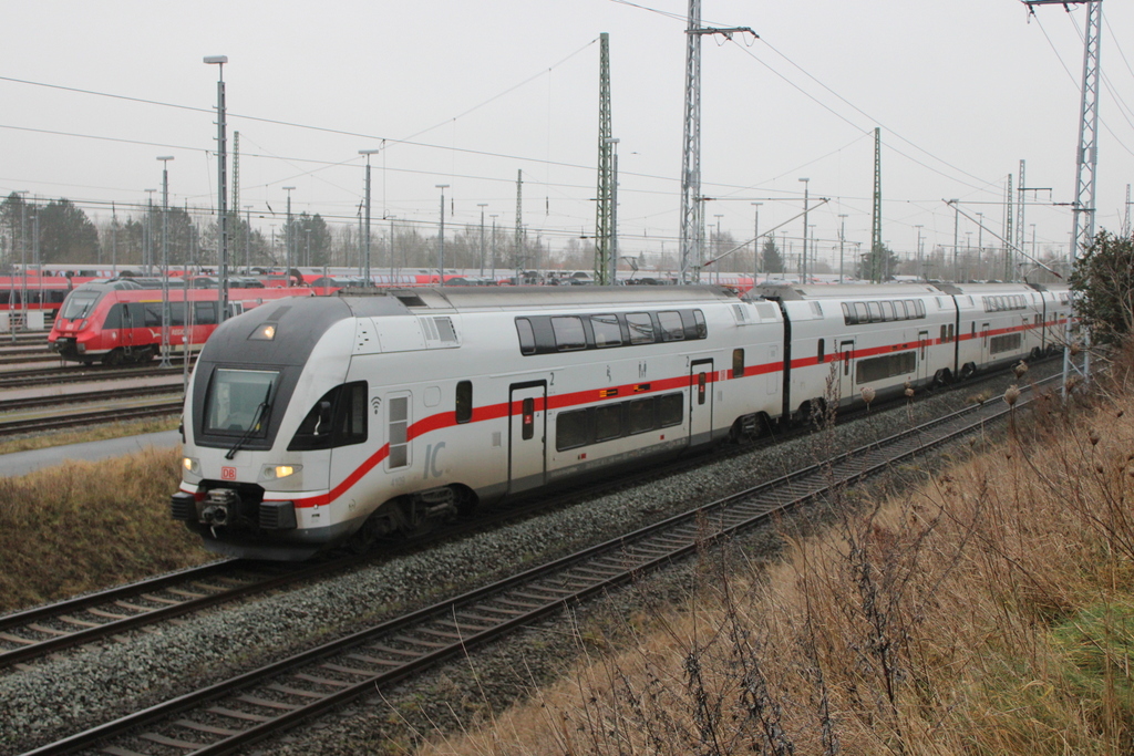 IC 2274 von Dresden nach Warnemnde bei der Einfahrt im Rostocker Hbf.07.01.2023