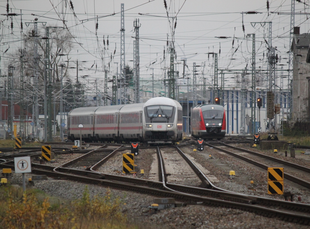 IC 2303(Rostock-Mnchen)bei der Bereitstellung im Rostocker Hbf.20.12.2015