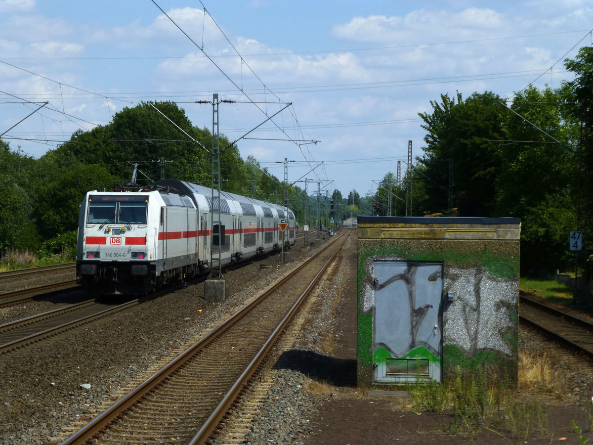 IC mit 146 564 nach Dresden Hbf bei Schwelm-West, 30.7.19.