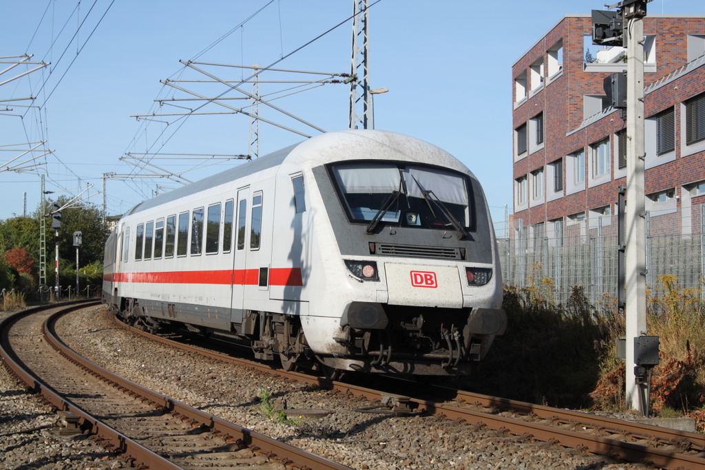 IC-Steuerwagen(Bpmbdzf)als 2373(Stralsund-Karlsruhe)bei der Einfahrt im Rostocker Hbf.24.09.2016 