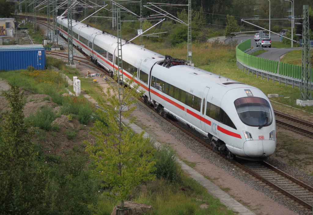 ICE 1727(Warnemünde-München)bei der Durfahrt als Leerzug von Rostock Hbf nach Warnemünde in Warnemünde-Werft.10.08.2019