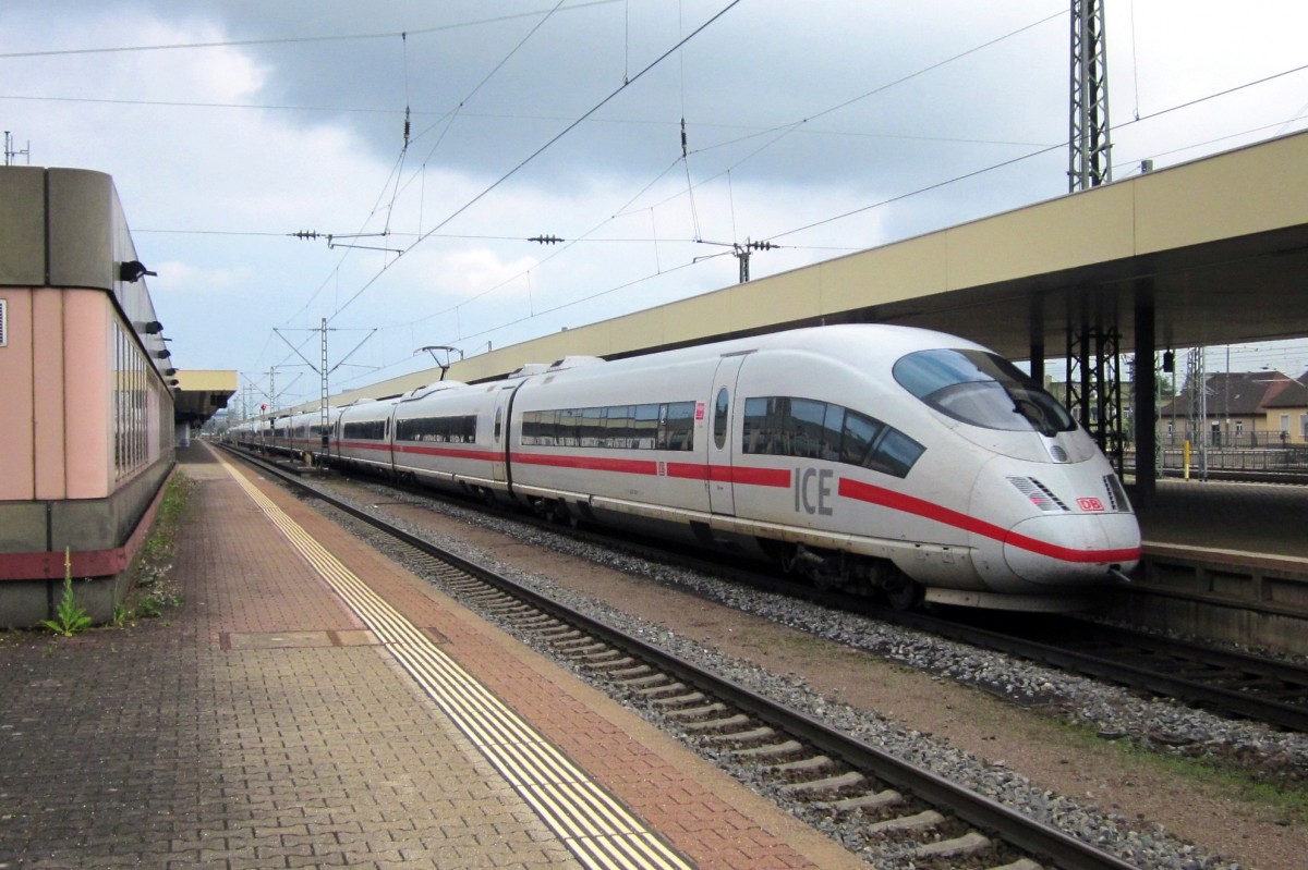 ICE 403 029 verlässt am 30 Juni 2013 Basel Badischer Bahnhof.