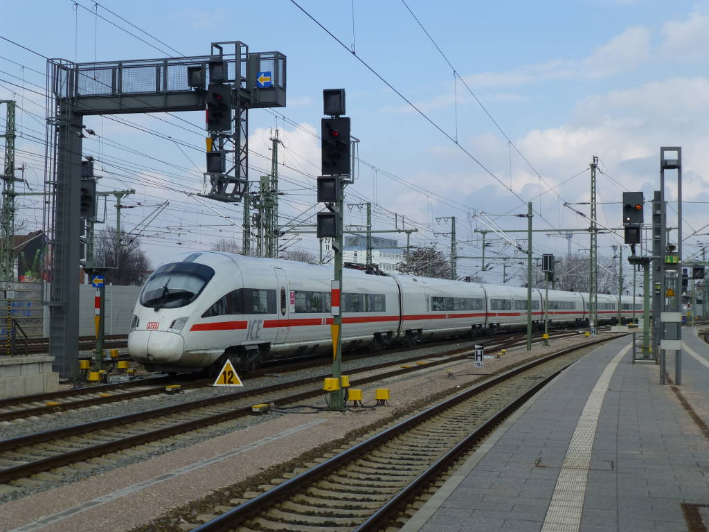 ICE  Ostseebad Binz  am 7.3.16 am Erfurter Hbf.