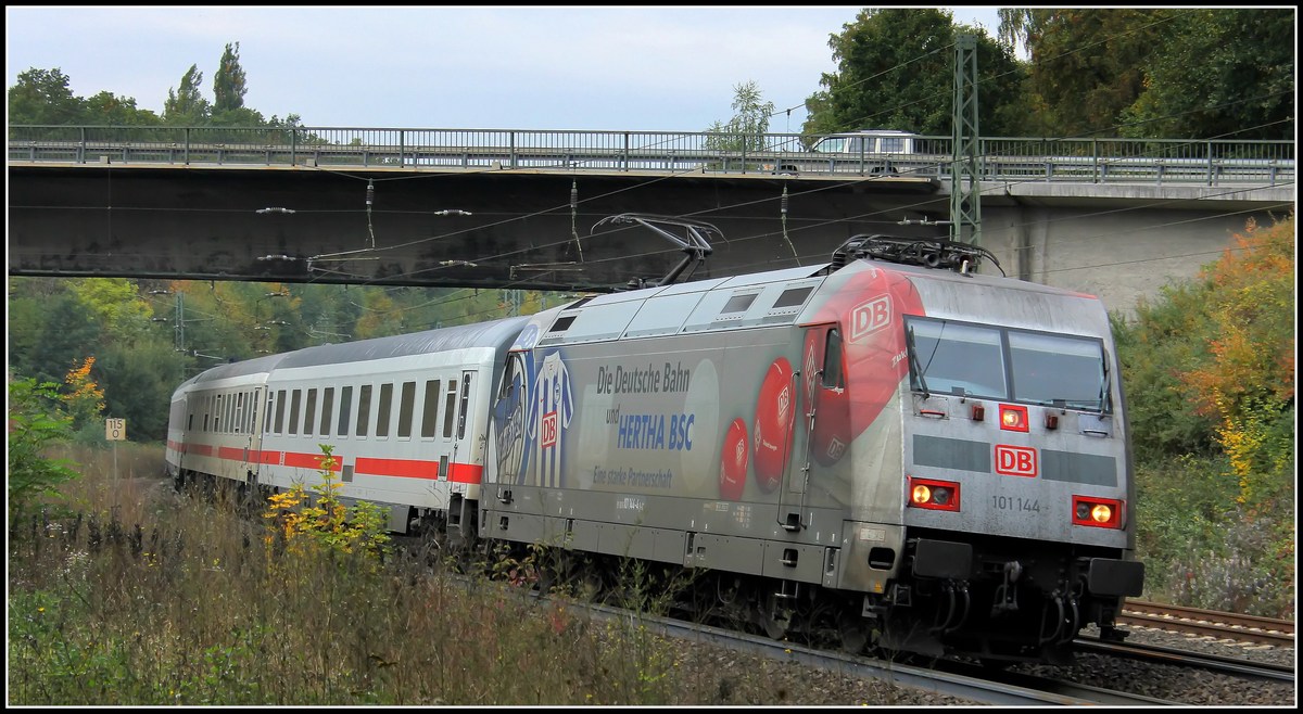 Ich glaube mittlerweile zum 18. mal erwischt! 101 144  Hertha  mit IC 2159 nach Leipzig am 09.10.13 in Gtzenhof