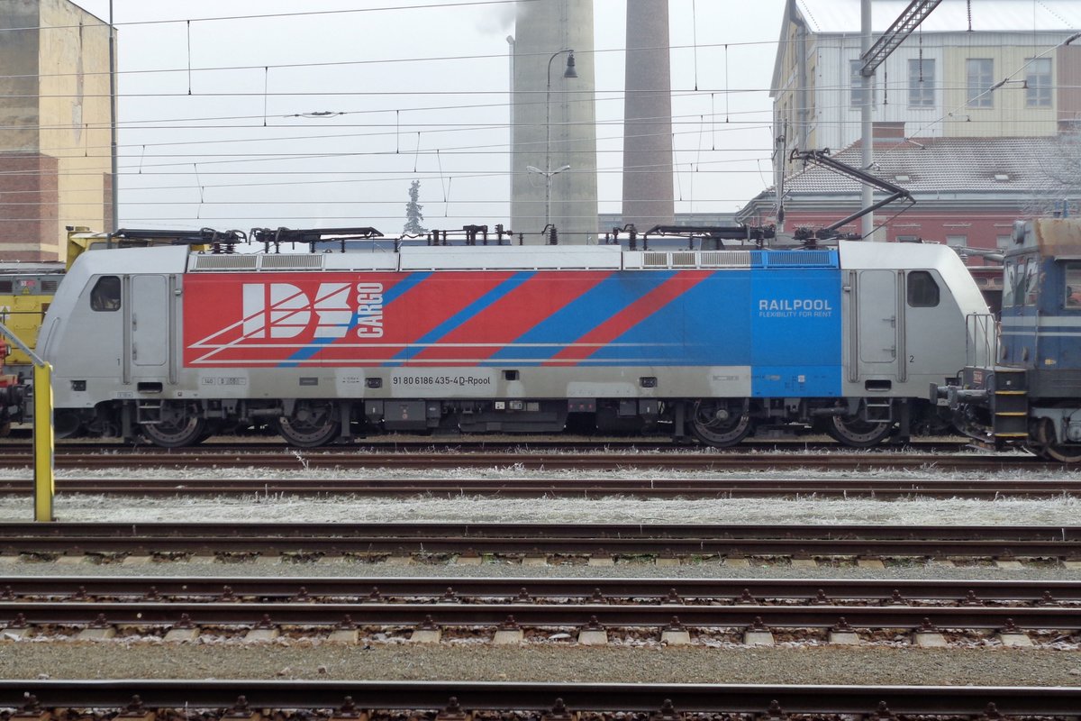 IDS Cargo 186 435 steht am 31 Dezember morgens in Breclav.