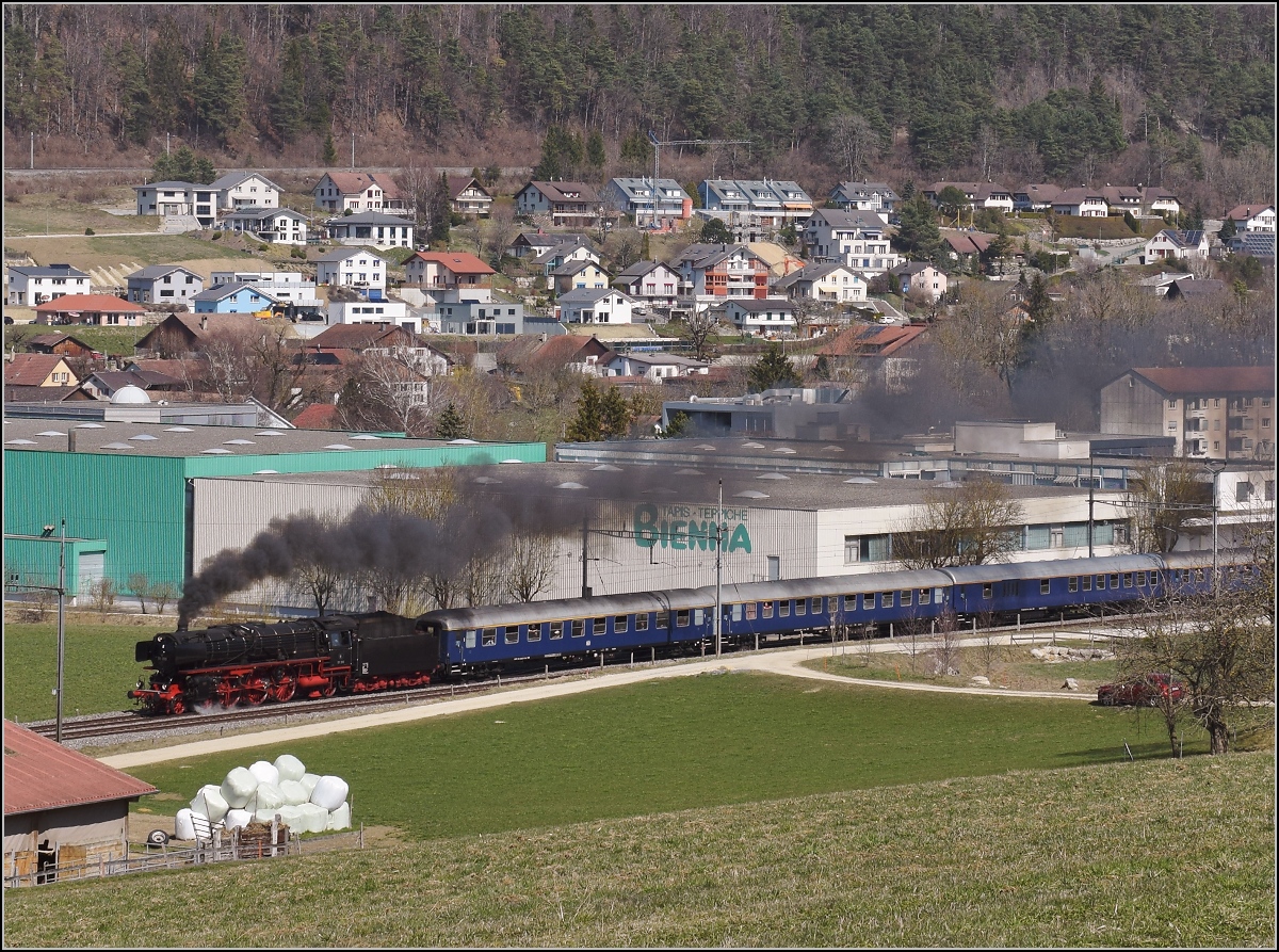 IGE-Abschiedsfahrt vom  Blauen Fernschnellzug . 

01 202 verlässt Sanceboz-Sombeval auf dem Weg zum Col Pierre Pertuis. März 2019.