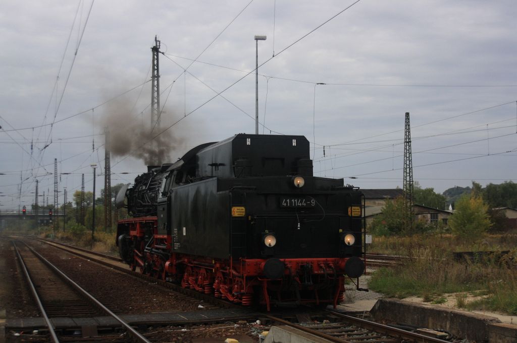 IGE Werrabahn 41 1144-9 am 05.10.2013 in Naumburg Hbf. Sie war mit dem  Rotk�ppchen-Express II  von Eisenach nach Freyburg unterwegs. (Foto: Alex Huber)