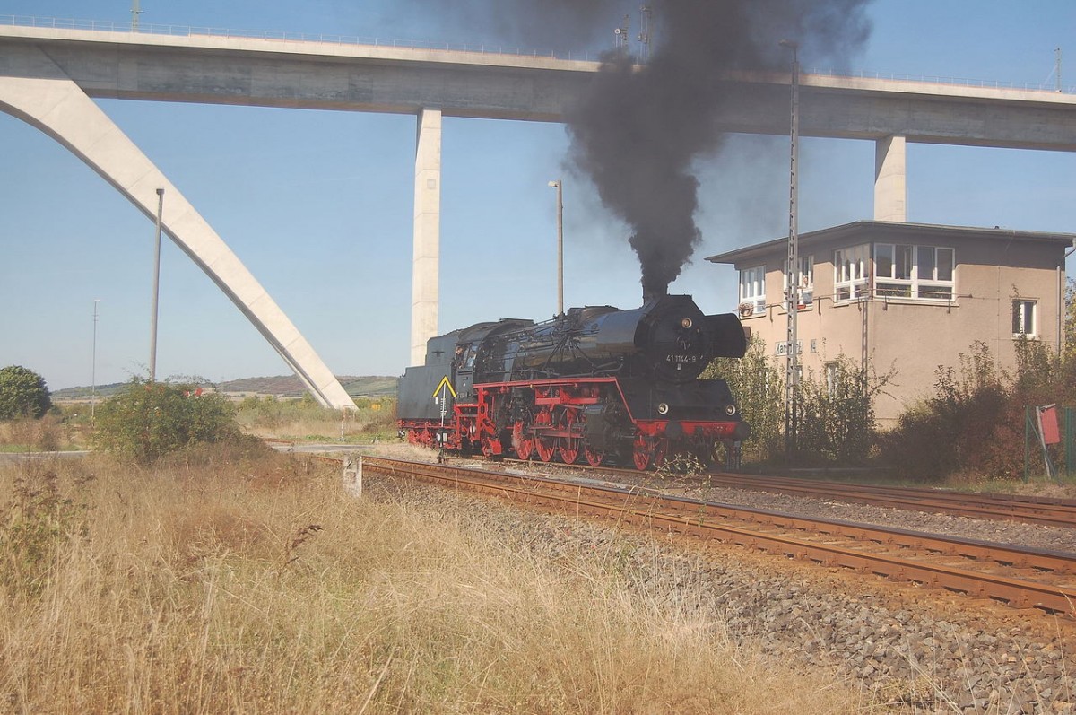 IGE Werrabahn 41 1144-9 beim umsetzen in Karsdorf Bbf. Sie brachte den RE 16196  Rotk�ppchen-Express I  am 29.09.2013 aus Altenburg zur Abstellung nach Karsdorf. (Foto: dampflok015)