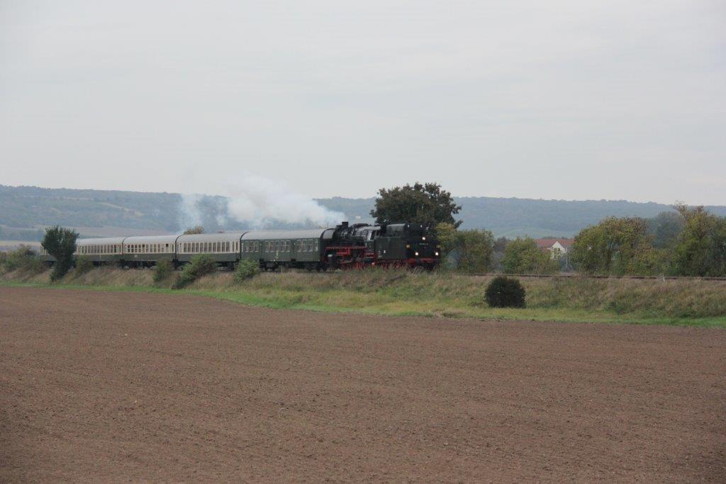 IGE Werrabahn 41 1144-9 mit dem RE 16194  Rotk�ppchen-Express II  von Karsdorf nach Eisenach, am 05.10.2013 bei Kleinjena. (Foto: Wolfgang Krolop)