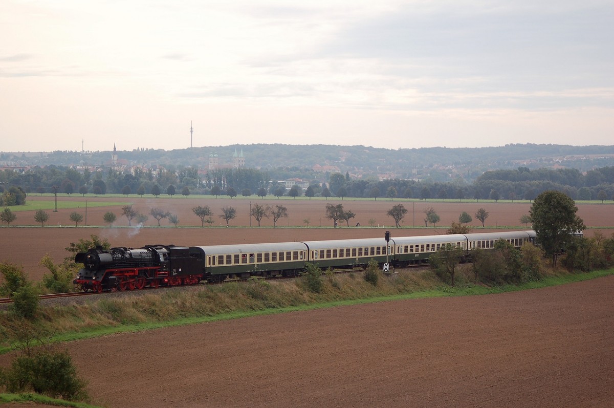 IGE Werrabahn 41 1144-9 mit dem RE 16197  Rotk�ppchen-Express II  von Camburg nach Karsdorf, am 05.10.2013 bei Kleinjena. (Foto: dampflok015)