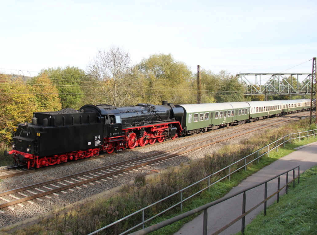 IGE Werrabahn Eisenach 41 1144-9 mit dem RE 16278  Rotkäppchen-Express II  von Altenburg nach Freyburg, am 18.10.2014 bei der Einfahrt in Naumburg Hbf. (Foto: Wolfgang Krolop) 