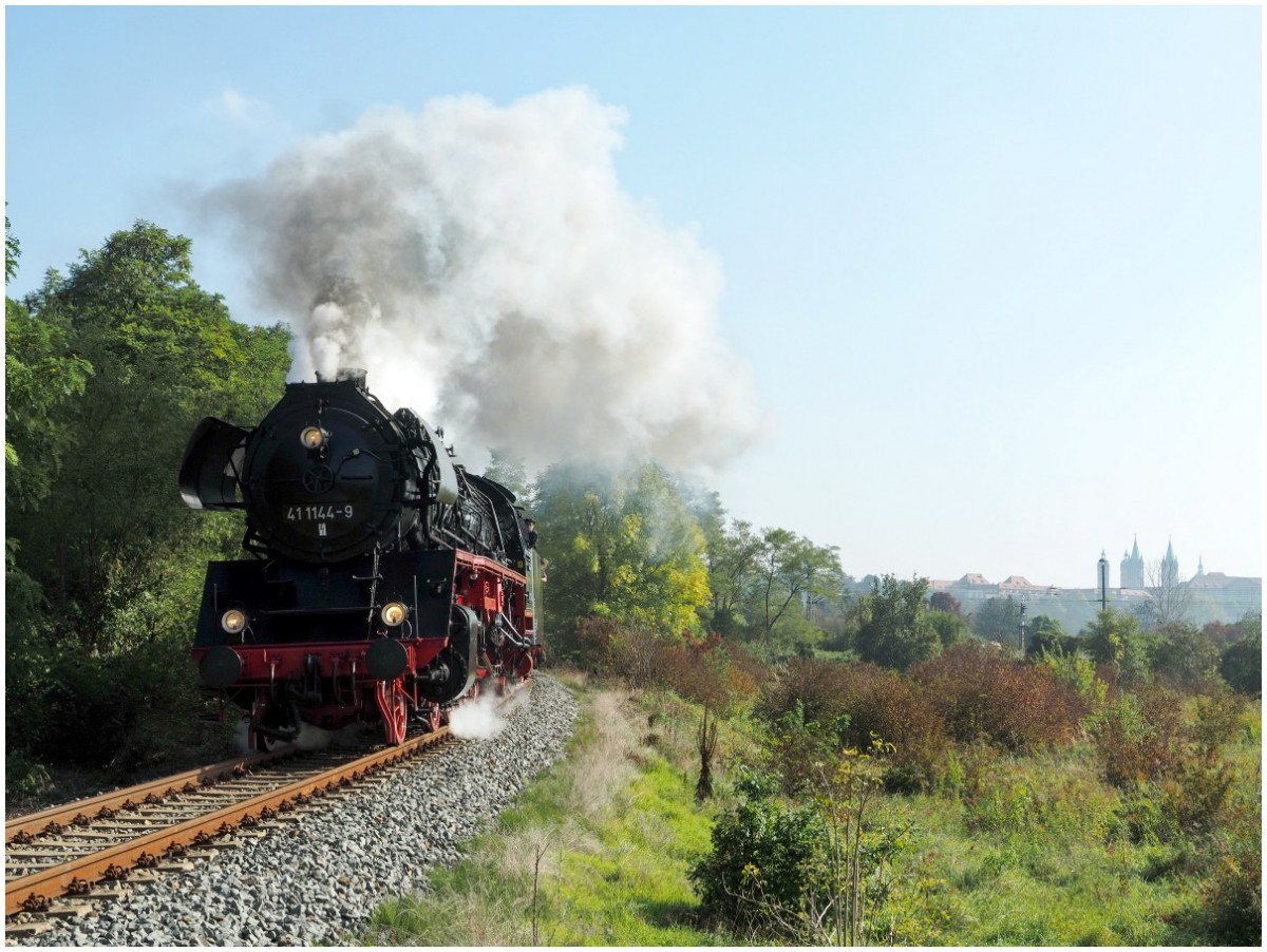 IGE Werrabahn-Eisenach 41 1144-9 mit dem RE 16277  Rotkäppchen Express I  von Bad Hersfeld nach Freyburg, am 04.10.2014 bei der Ausfahrt in Naumburg Hbf. (Foto: Steffen Tautz) 