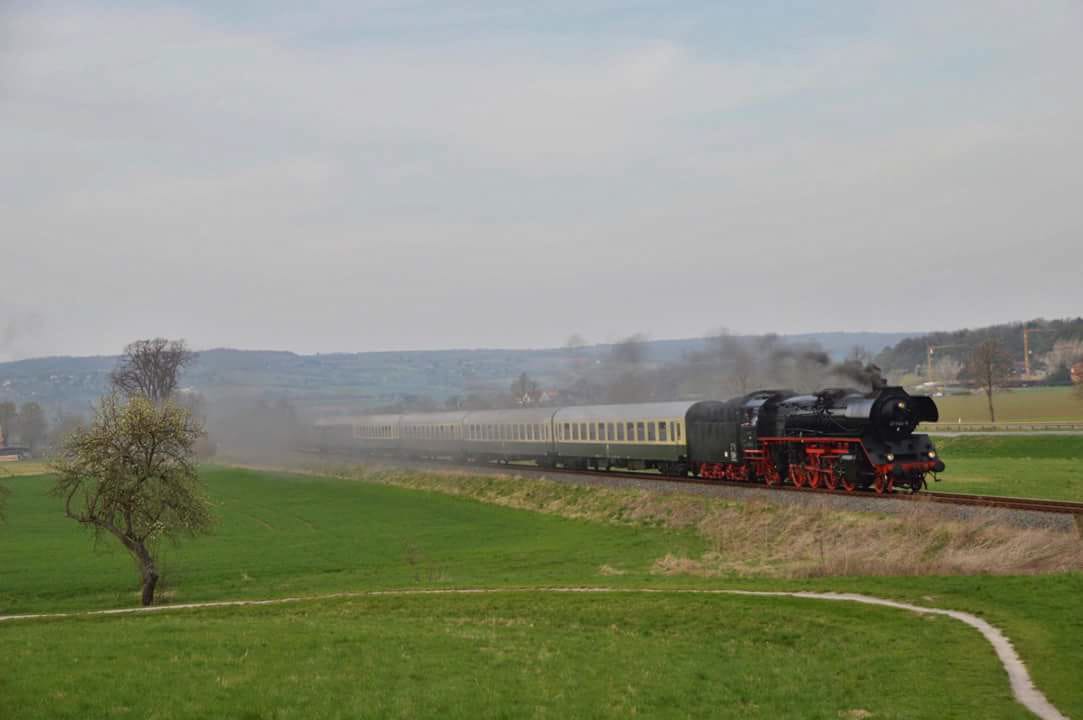 IGE Werrabahn-Eisenach 41 1144-9 mit dem RC 16992  Rotkäppchen-Express I  von Freyburg nach Eisenach, am 15.04.2018 bei Kleinjena. (Foto: Daniel Eid)