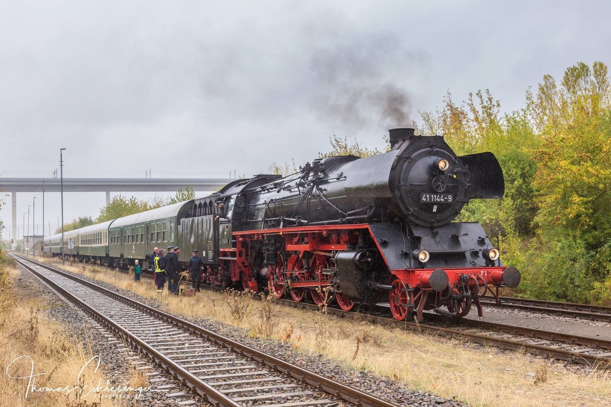 IGE Werrabahn-Eisenach 41 1144-9 mit dem  Rotkäppchen-Express II  nach Gera, am 23.09.2018 in Karsdorf. (Foto: Thomas Schlesinger)
