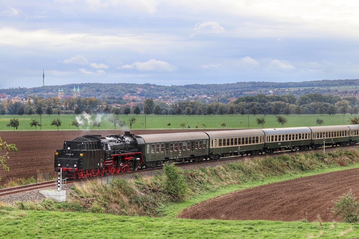 IGEW 41 1144-9 mit dem RE 16594  Rotkäppchen-Express II  von Zeulenroda unt Bf nach Freyburg, am 10.10.2020 bei Kleinjena. (Foto: Polo und Didi unterwegs)