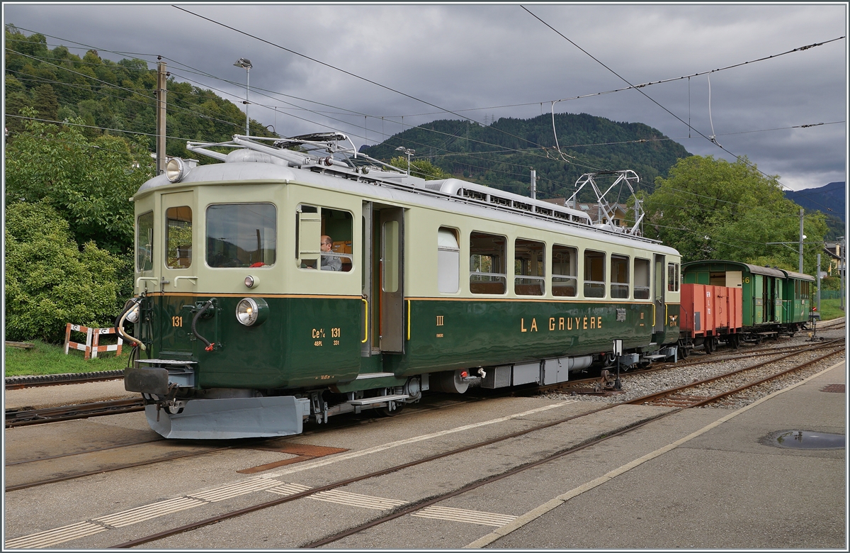 Il était une fois... les années 40 / Es war einmal: die 40er Jahre  - Eine Reise in die Vergangenheit, mit dem damals neuen GFM Ce 4/4 131 (Baujahr 1943) welcher für mich den Höhepunkt der einmal mehr sehr gelungen Veranstaltung war . Hier ist der Ce 4/4 131 mit einem gemischten Zug in Blonay zu sehen. 

10. September 2022