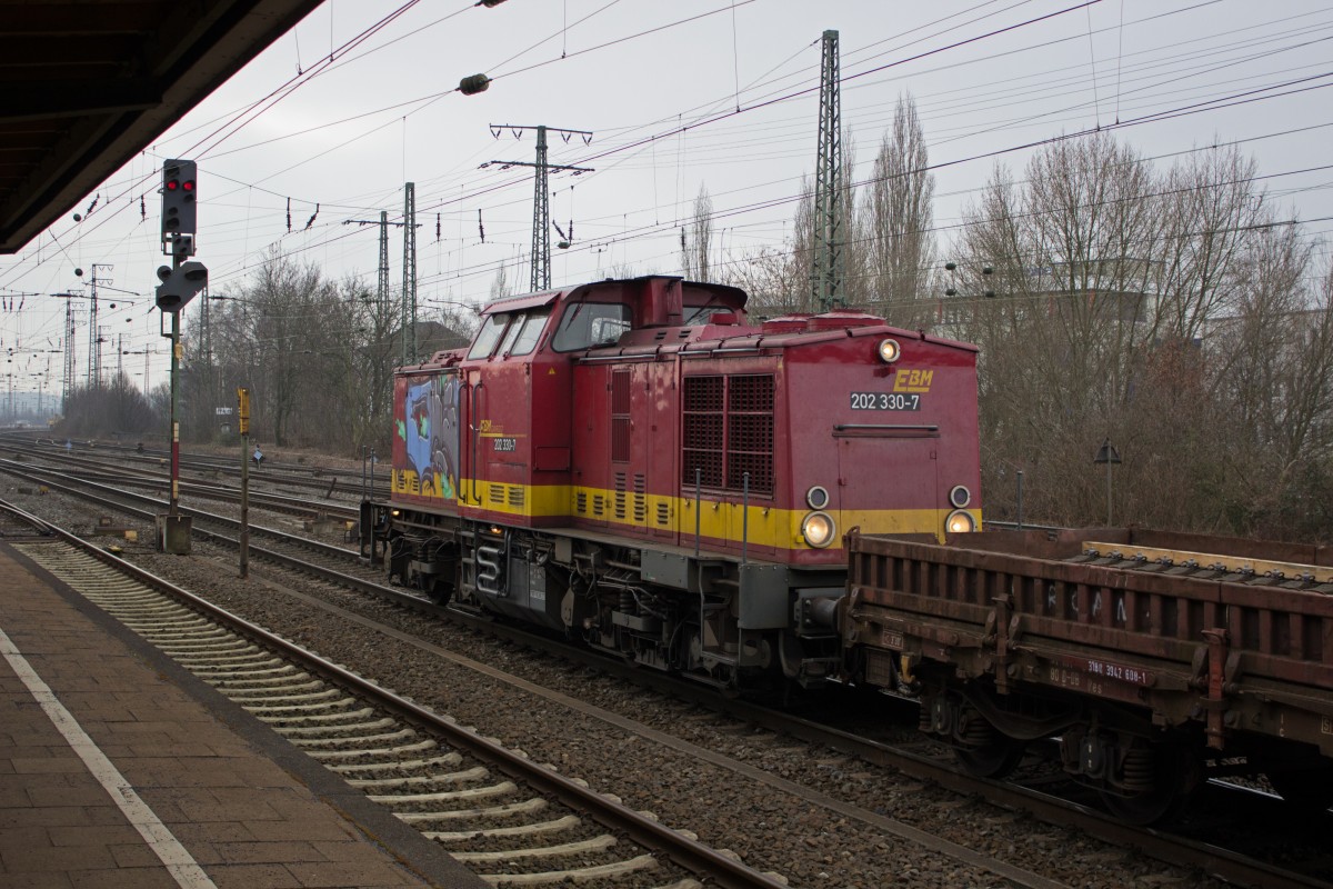 Im Hammer Güterbahnhof wurde während meiner Anwesenheit gebaut. Einmal setzt 202 330 der EBM, die dort beschäftigt war bis in den Personenbahnhof zurück und erlaubte so dieses Bild.