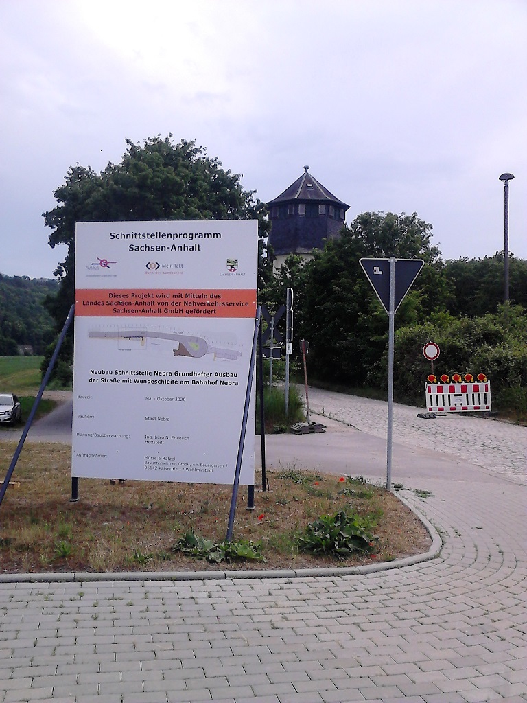 Im Juni 2020 wurde am Bahnhof Nebra mit dem Bau einer Bahn-Bus-Schnittstelle begonnen, f�r die sich auch die IG Unstrutbahn eingesetzt hat; 13.06.2020 (Foto: Thomas M�ller)